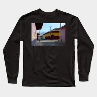 Rue de Granada au Nicaragua Long Sleeve T-Shirt